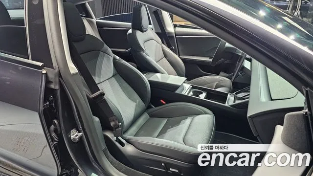 Tesla Model 3 — Фото автомобиля 12