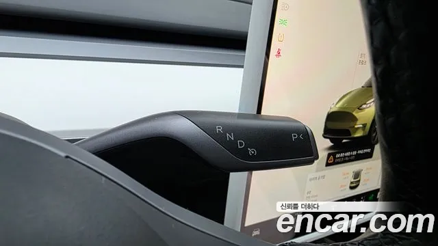 Tesla Model Y — Фото автомобиля 12