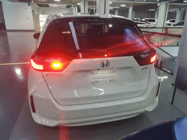 Honda Fit — Фото автомобиля 5