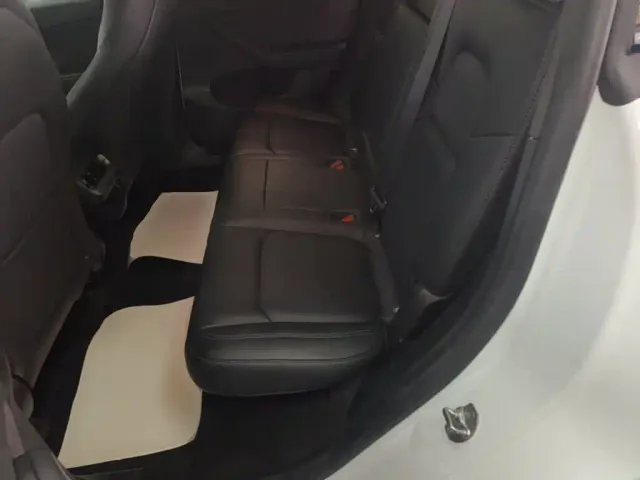 Tesla Model Y — Фото автомобиля 16