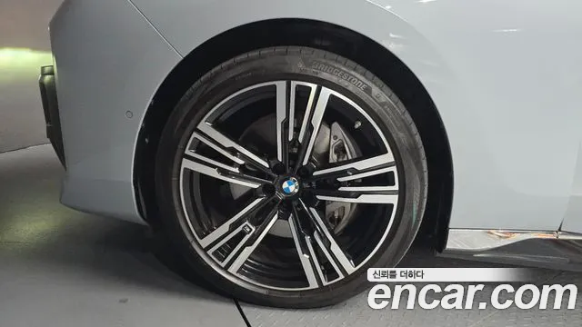 BMW i7 — Фото автомобиля 5