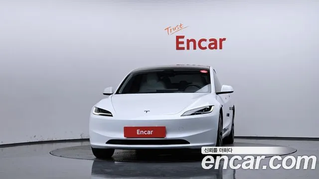 Tesla Model 3 — Фото автомобиля 3