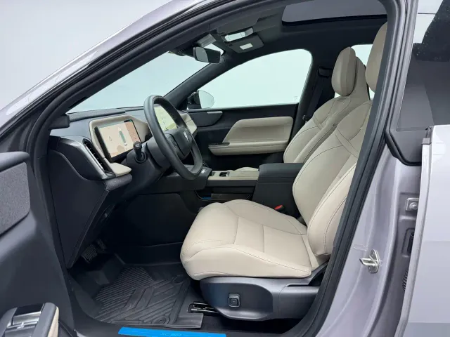 Volvo XC70 Plug-in Hybrid — Фото автомобиля 4