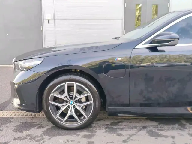 BMW i5 — Фото автомобиля 6