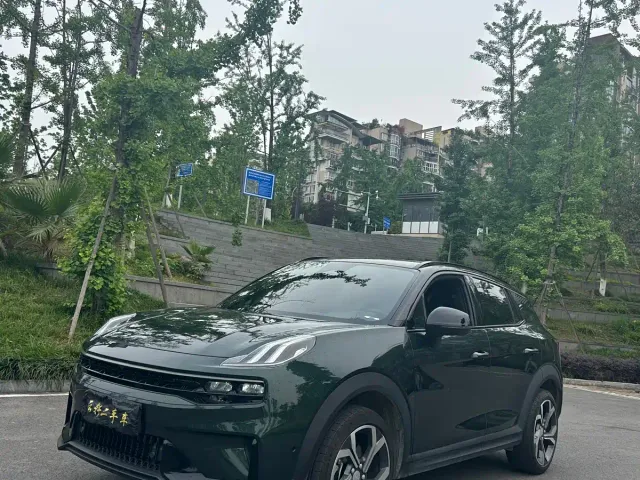 Фотография автомобиля — Lynk & Co 06