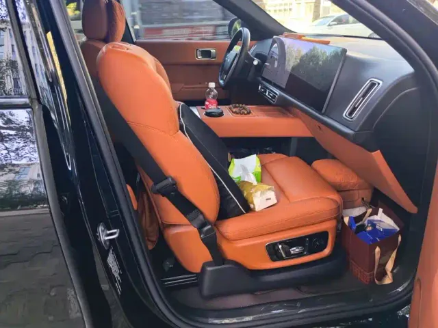 Li Auto L8 — Фото автомобиля 8