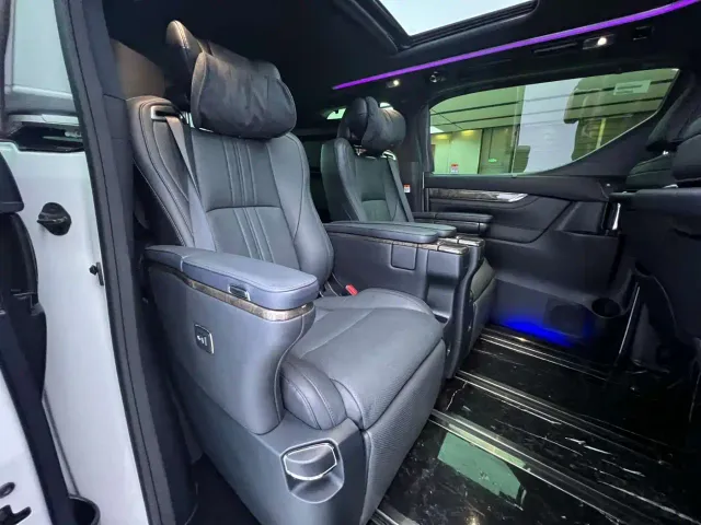 Toyota Alphard — Фото автомобиля 5