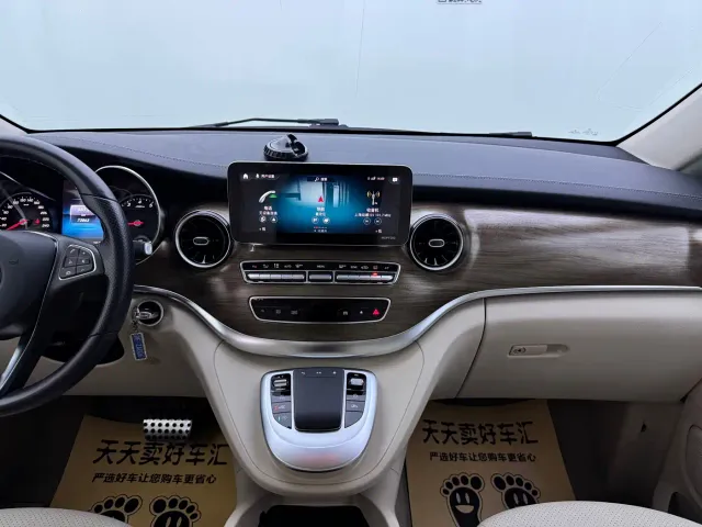 Mercedes-Benz V-Class — Фото автомобиля 20