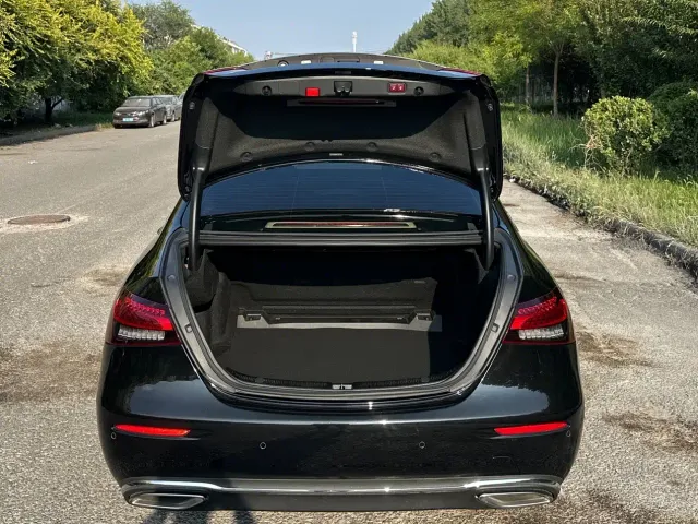 Mercedes-Benz E-Class — Фото автомобиля 14