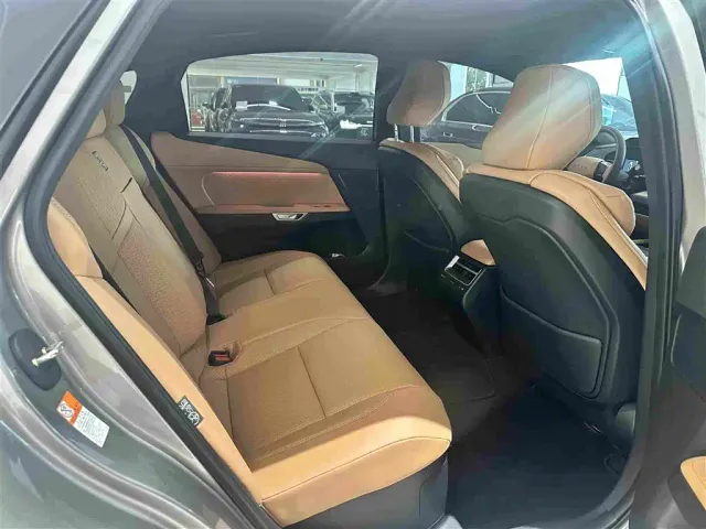 Lexus ES — Фото автомобиля 15