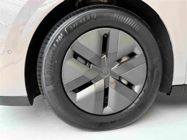 Li Auto MEGA — Фото автомобиля 22