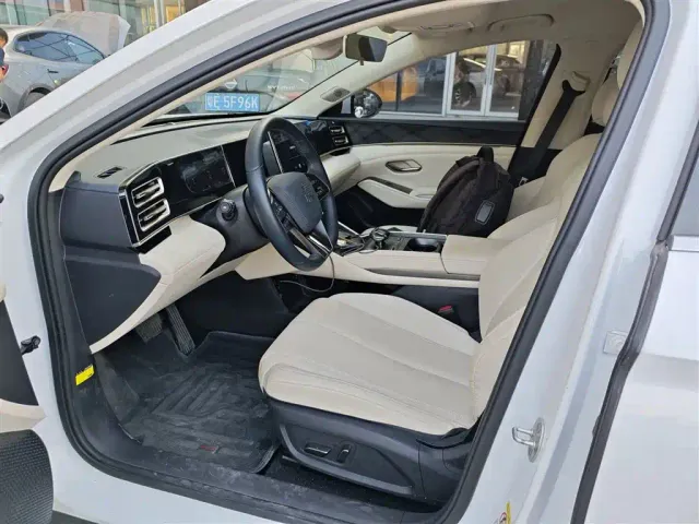 BYD Qin L — Фото автомобиля 4