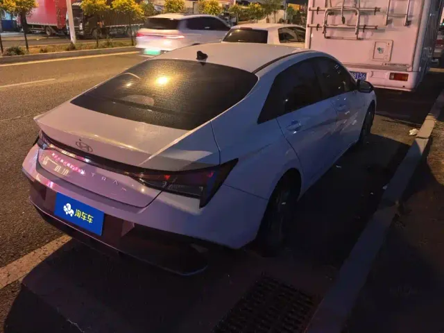 Hyundai Elantra — Фото автомобиля 2