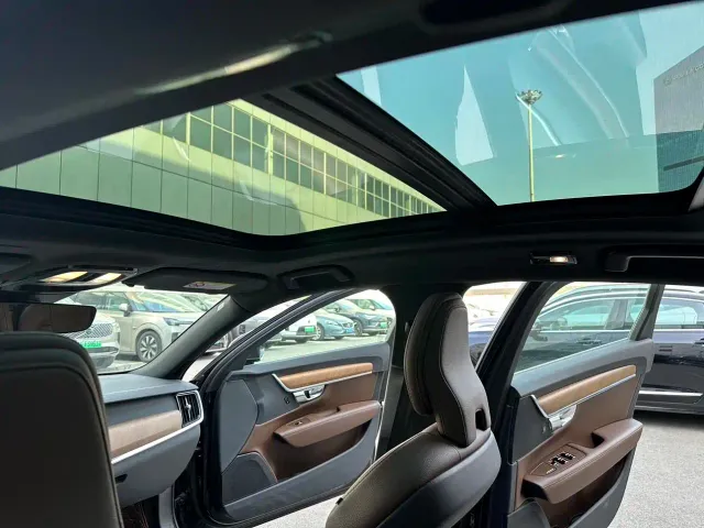 Volvo S90 — Фото автомобиля 8
