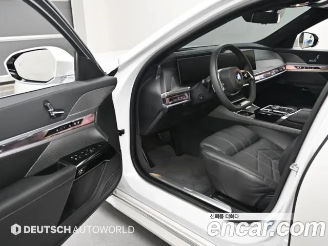 BMW 7 Series G70 — Фото автомобиля 11