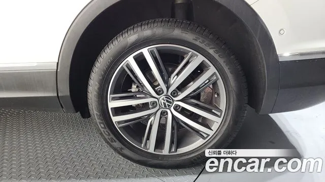 Volkswagen Tiguan — Фото автомобиля 19