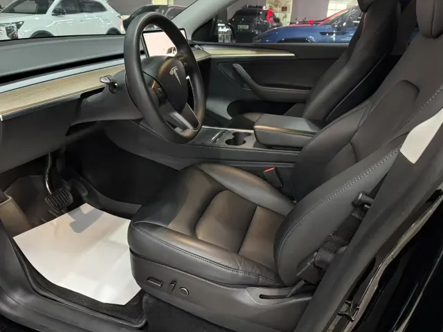 Tesla Model Y — Фото автомобиля 5