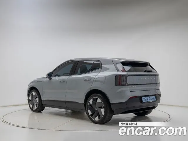 Volvo EX30 — Фото автомобиля 4