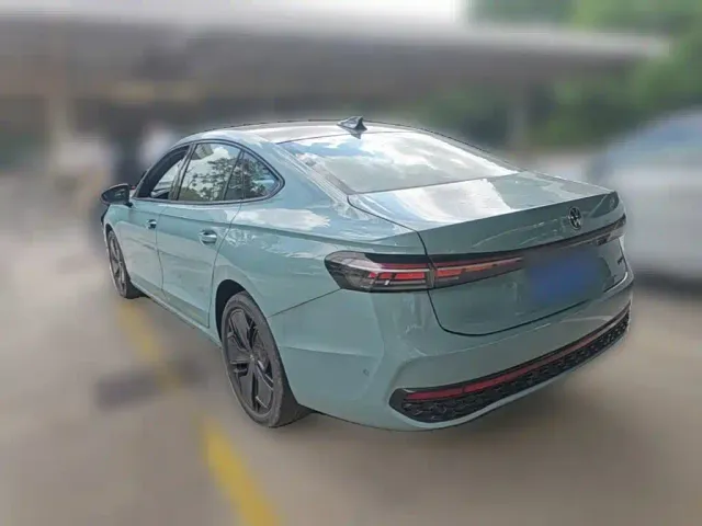 Volkswagen Passat — Фото автомобиля 6