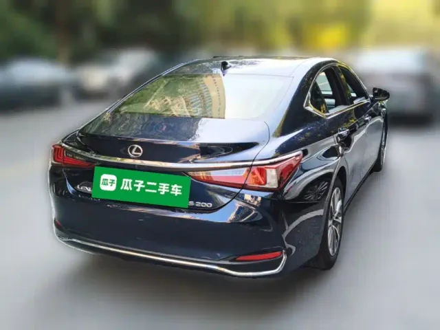 Lexus ES — Фото автомобиля 4