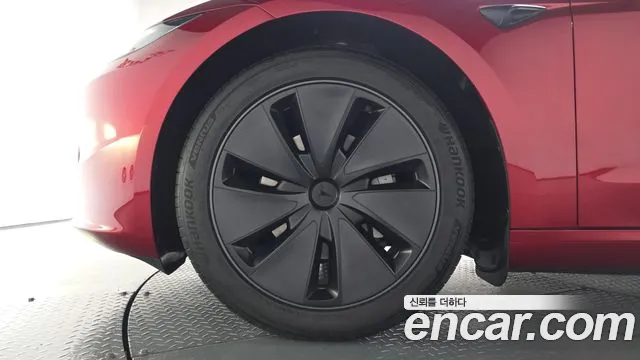 Tesla Model 3 — Фото автомобиля 5