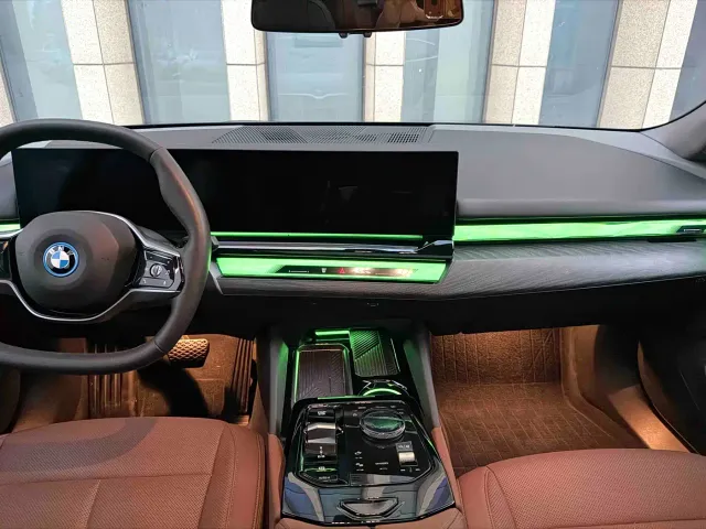 BMW i5 — Фото автомобиля 10