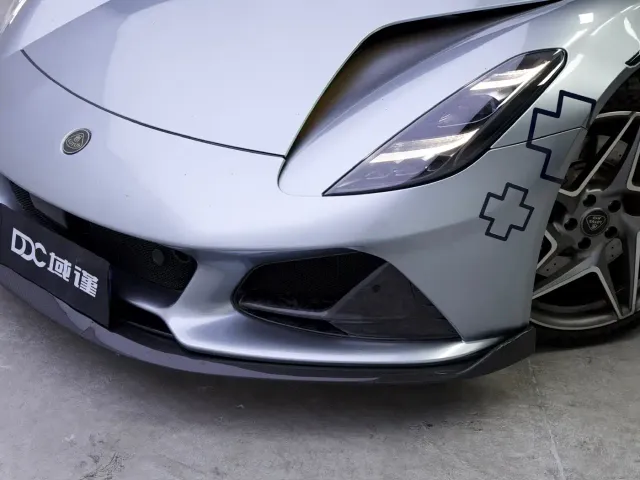 Lotus Emira — Фото автомобиля 8