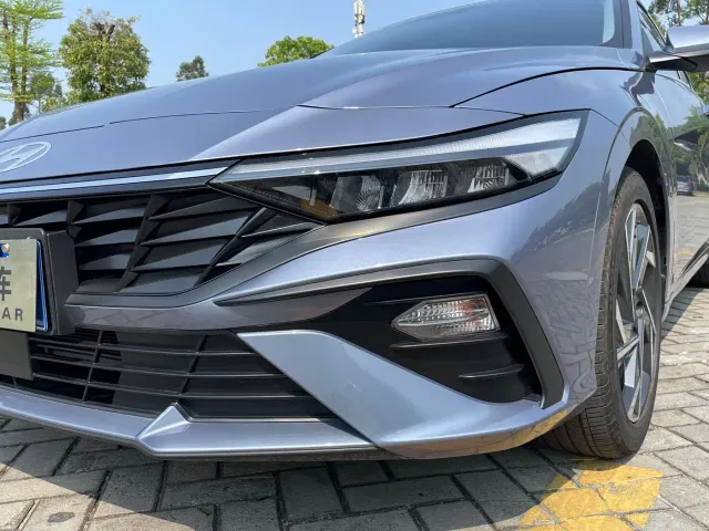 Hyundai Elantra — Фото автомобиля 8