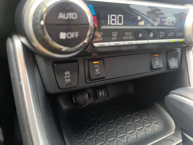 Toyota RAV4 — Фото автомобиля 14