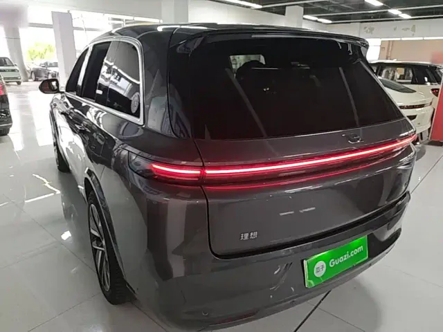 Li Auto L8 — Фото автомобиля 4