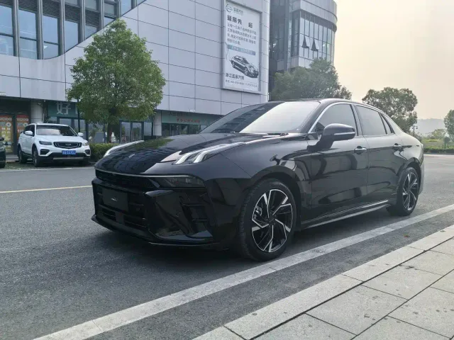 Фотография автомобиля — Lynk & Co 03
