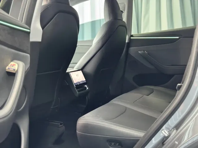 Tesla Model Y — Фото автомобиля 7