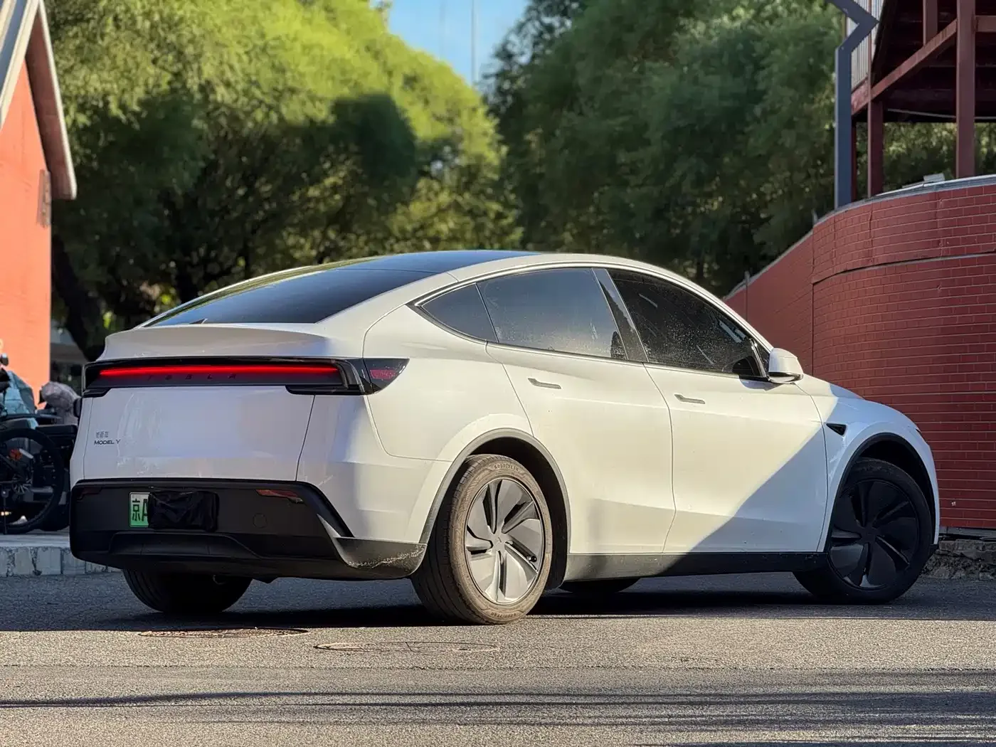 Tesla Model Y 2026 Rear-Wheel Drive — Фото автомобиля 5