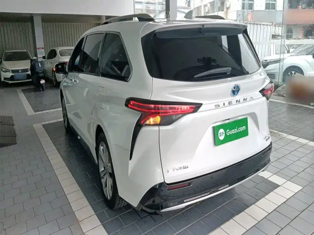 Toyota Sienna — Фото автомобиля 22