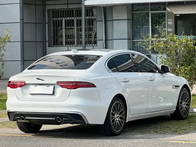 Jaguar XEL — Фото автомобиля 13