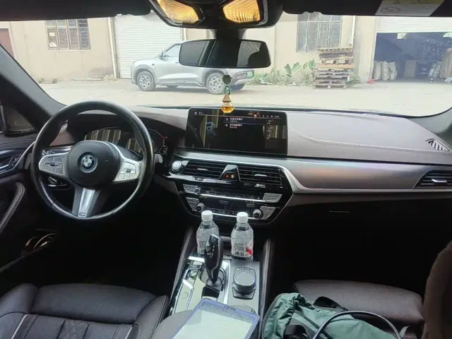 BMW 5 Series — Фото автомобиля 12