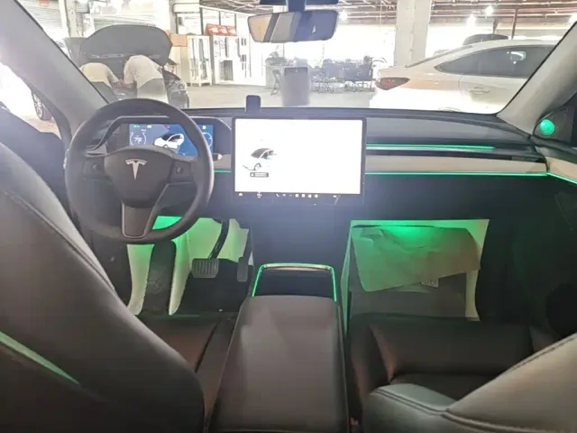 Tesla Model Y — Фото автомобиля 9