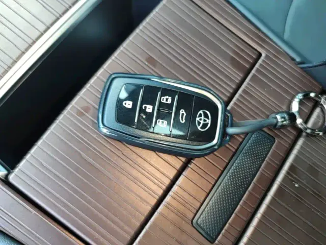 Toyota Granvia — Фото автомобиля 8