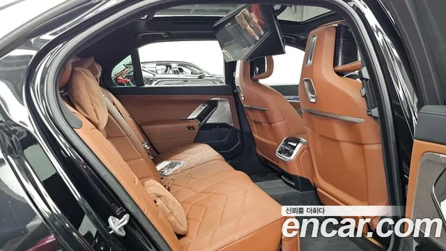BMW 7-Series 7 серия (G70) 740i xDrive M Sport — Фото автомобиля 12