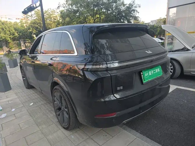 Li Auto L7 — Фото автомобиля 4