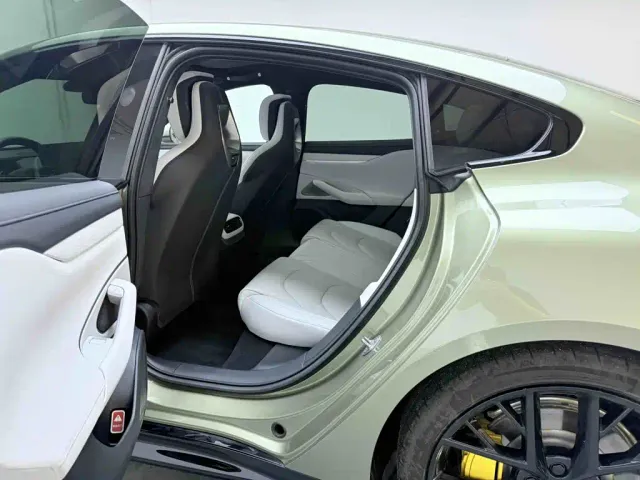 Xiaomi SU7 — Фото автомобиля 18