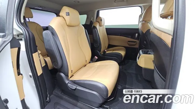 Kia Carnival Generation 4 — Фото автомобиля 17