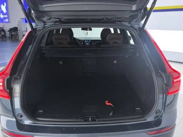 Volvo XC60 — Фото автомобиля 4