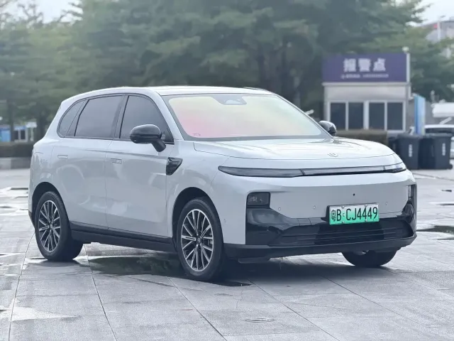 Leapmotor Leapmotor B10 2025 510 Joy Edition — Фото автомобиля 3