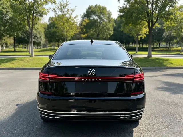 Volkswagen Passat — Фото автомобиля 5