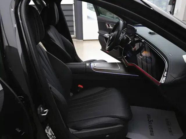 Mercedes-Benz E-Class — Фото автомобиля 24