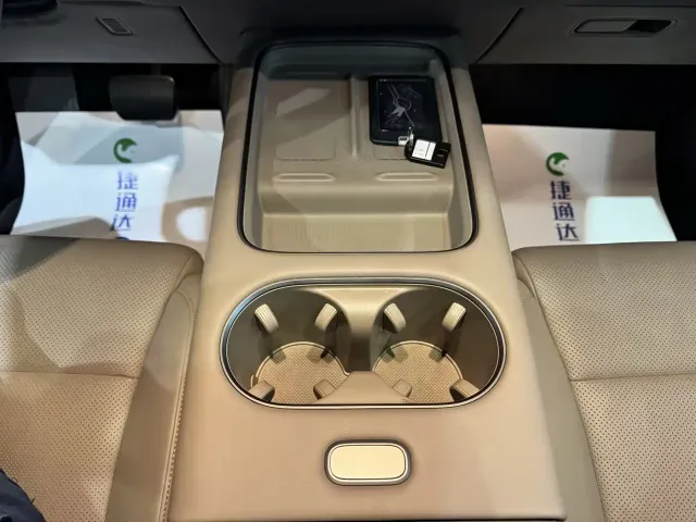 Li Auto i6 — Фото автомобиля 19