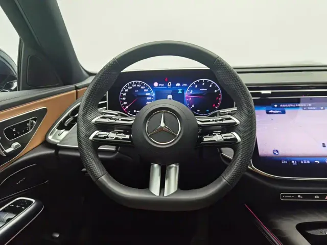 Mercedes-Benz E-Class — Фото автомобиля 11