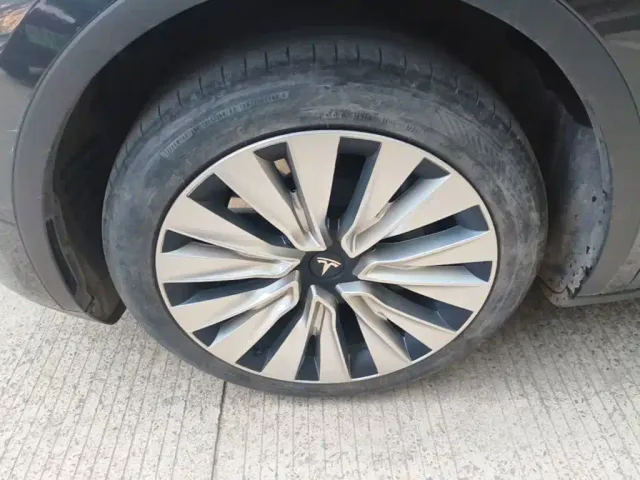 Tesla Model Y — Фото автомобиля 22