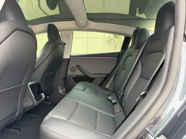 Tesla Model 3 — Фото автомобиля 6